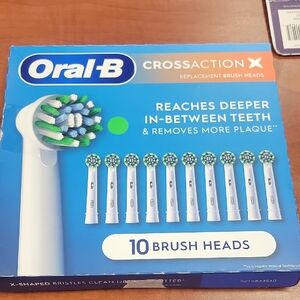 Oral-B CrossAction Replacement Brush Heads - Blue and White